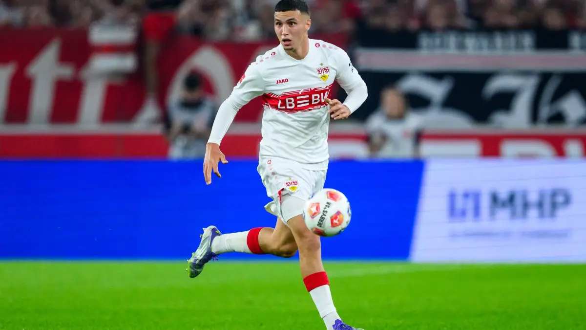 VfB Stuttgart - FC St. Pauli: ARCHIV - 19.09.2025, Baden-Württemberg, Stuttgart: Fußball: Bundesliga, VfB Stuttgart - FC St. Pauli, 4. Spieltag, MHPArena. Bilal El Khannouss (VfB Stuttgart) in Aktion. (zu dpa: «Der neue VfB-Zehner: El Khannouss macht früh Eindruck») Foto: Tom Weller/dpa +++ dpa-Bildfunk +++