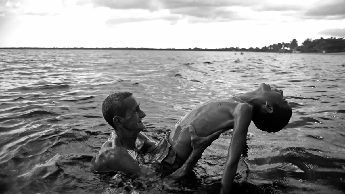 Der Dokumentarfilm "Al oeste, en Zapata" erzählt von einem armen Krokodiljäger und seiner Familie. Die kubanisch-spanische Koproduktion des Regisseurs David Bim läuft auf dem Filmfest Eberswalde in der Wettbewerbssektion für lange Dokumentarfilme.