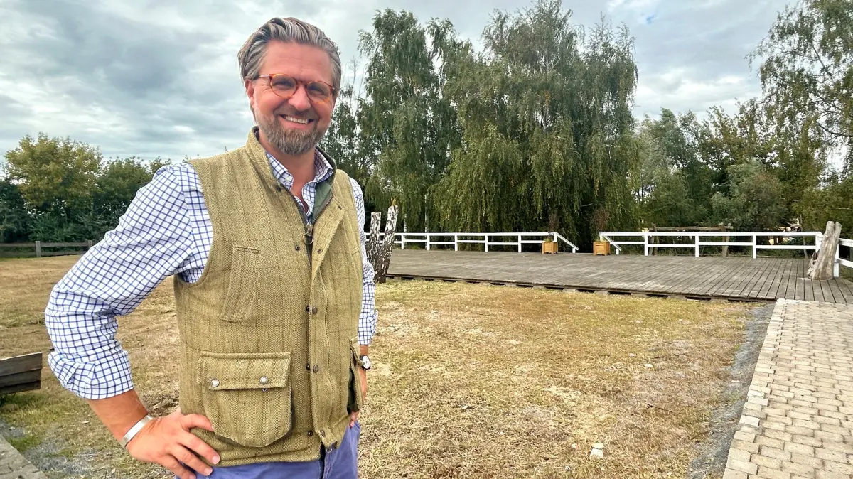 Bauer und Geschäftsmann: Malte Voigts auf dem Gelände des Spargelhofs Kremmen.