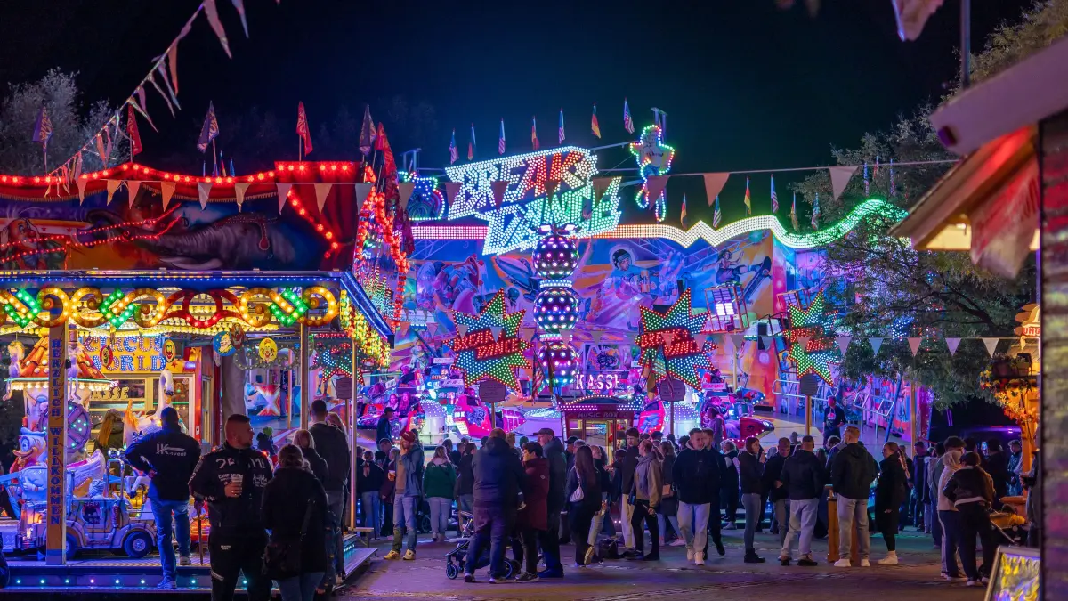 Oktoberfest: Schwedt, 26.09.2025: Schausteller, Gastronomen und Besucher freuen sich auf Rummel, Fahrgeschäfte und ein abwechslungsreiches Bühnenprogramm beim Schwedter Oktoberfest
