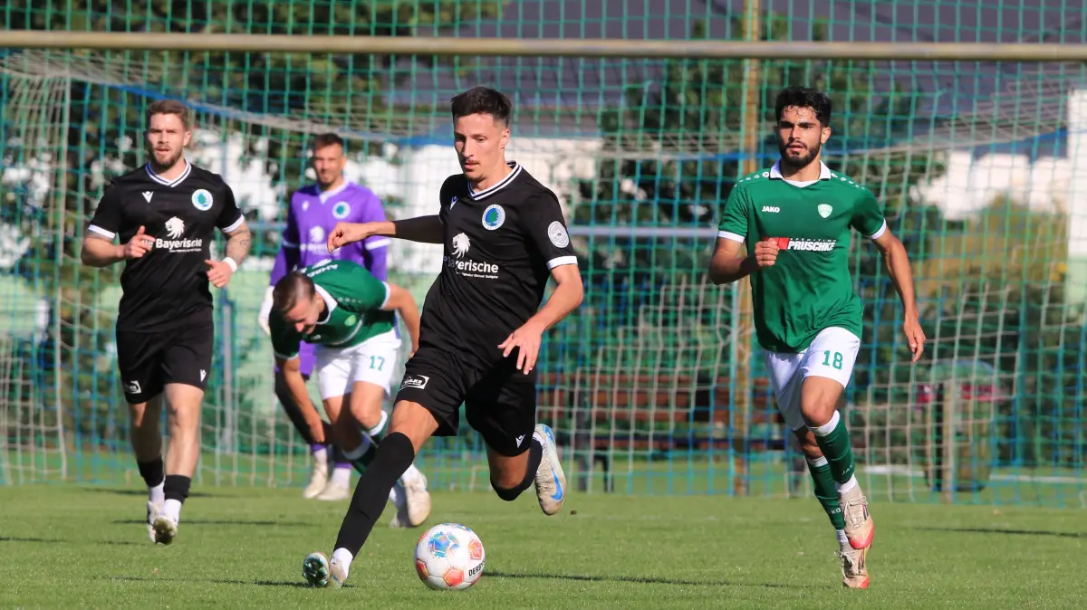 Getroffen vom Punkt: Florian Schulte erzielte für Germania Schöneiche im Duell gegen Ahrensfelde zwei Tore, eines mit einem Strafstoß, das zweite mit einem herrlichen Abschluss aus 19 Metern.