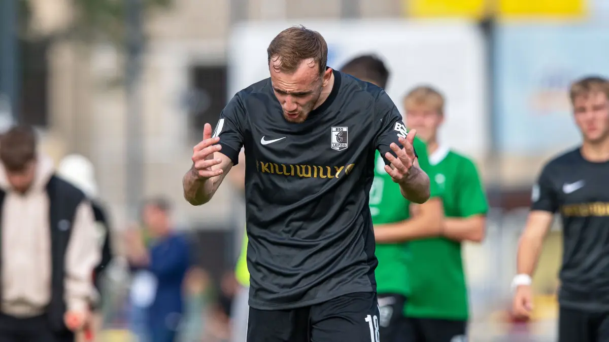 RLNO Luckenwalde - Chemie Leipzig 2025/26: Fussball, Herren, Saison 2025/2026, Regionalliga Nordost (10. Spieltag), FSV 63 Luckenwalde - BSG Chemie Leipzig, Philipp Wendt (Chemie Leipzig), Enttäuschung nach Abpfiff, 27.09. 2025, Foto: Sebastian Räppold / Matthias Koch