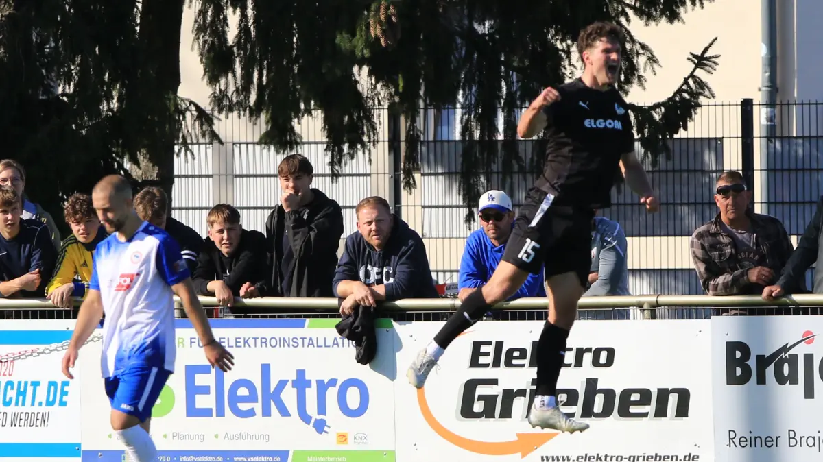 Das Derby zwischen dem Oranienburger FC und TuS Sachsenhausen endete 3:0. In der ersten Halbzeit waren Torchancen Mangelware, im zweiten Abschnitt gab es auch nicht viel Hochkaräter, nur in der Schlussphase.