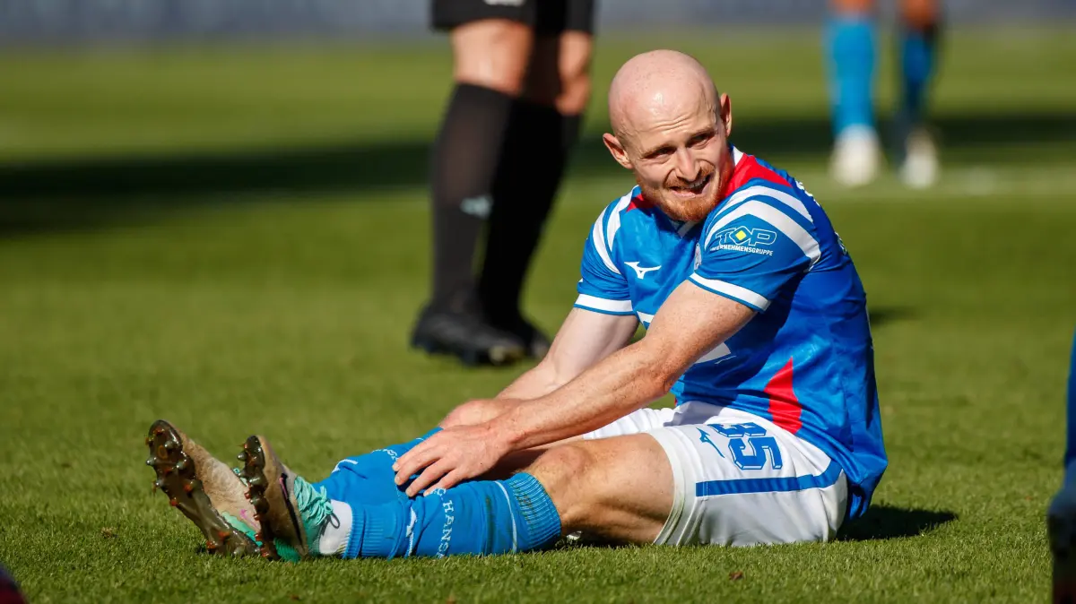 Maximilian Krauß steht beim Duell zwischen Hansa Rostock und Energie Cottbus in der 3. Liga am Dienstagabend im Mittelpunkt.