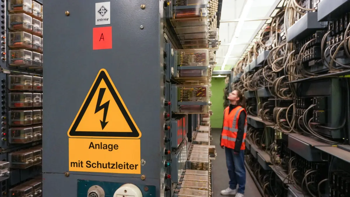 Besuch des alten und neuen U-Bahn-Stellwerks Alexanderplatz