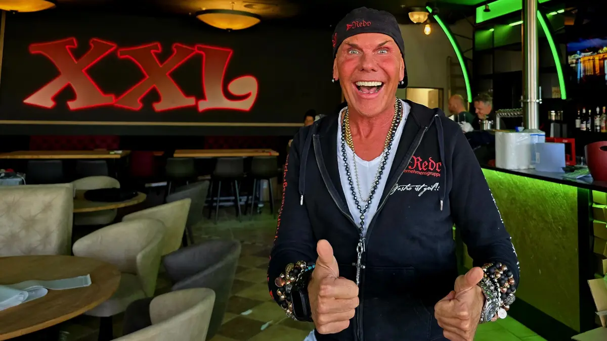 René Dost in seinem frisch renovierten Laden Redo XXL am A10 Center in Wildau