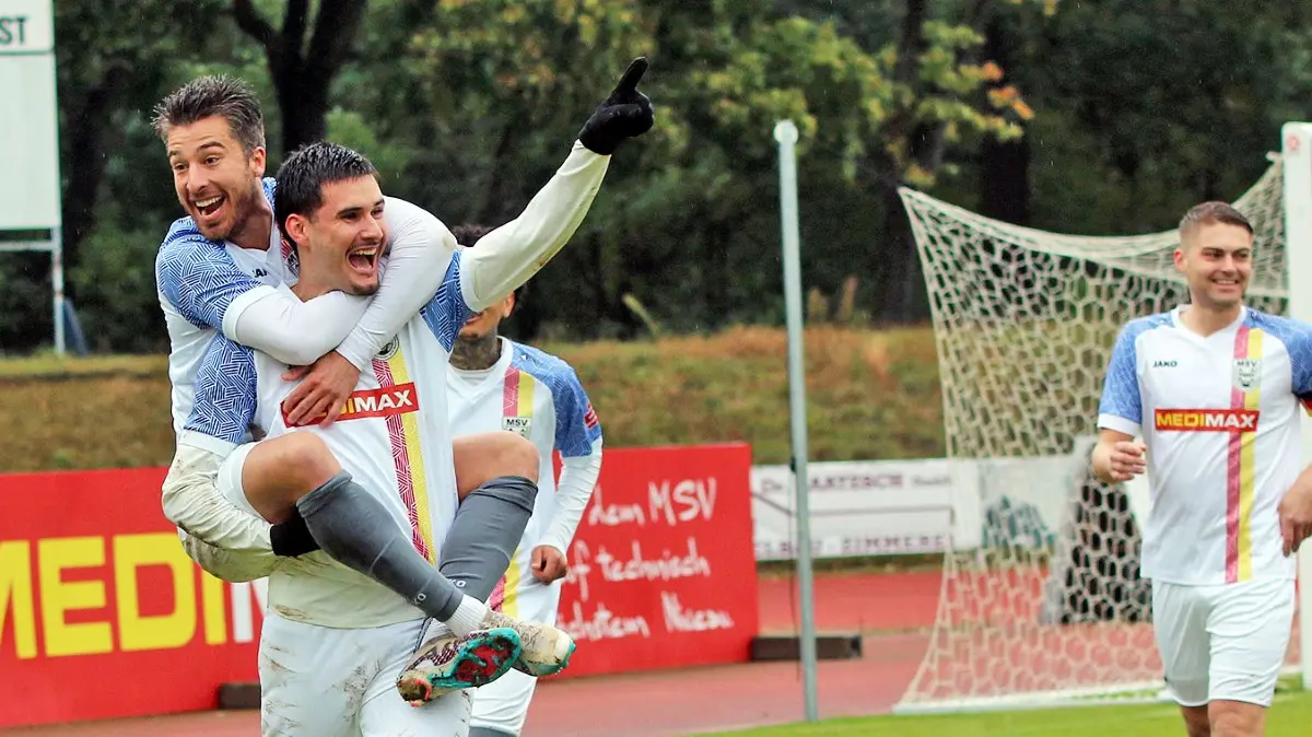Brandenburgliga: Brandenburgliga: MSV Neuruppin - Germania Schöneiche 3:1, Plinio und Rafael Prudente (oben)