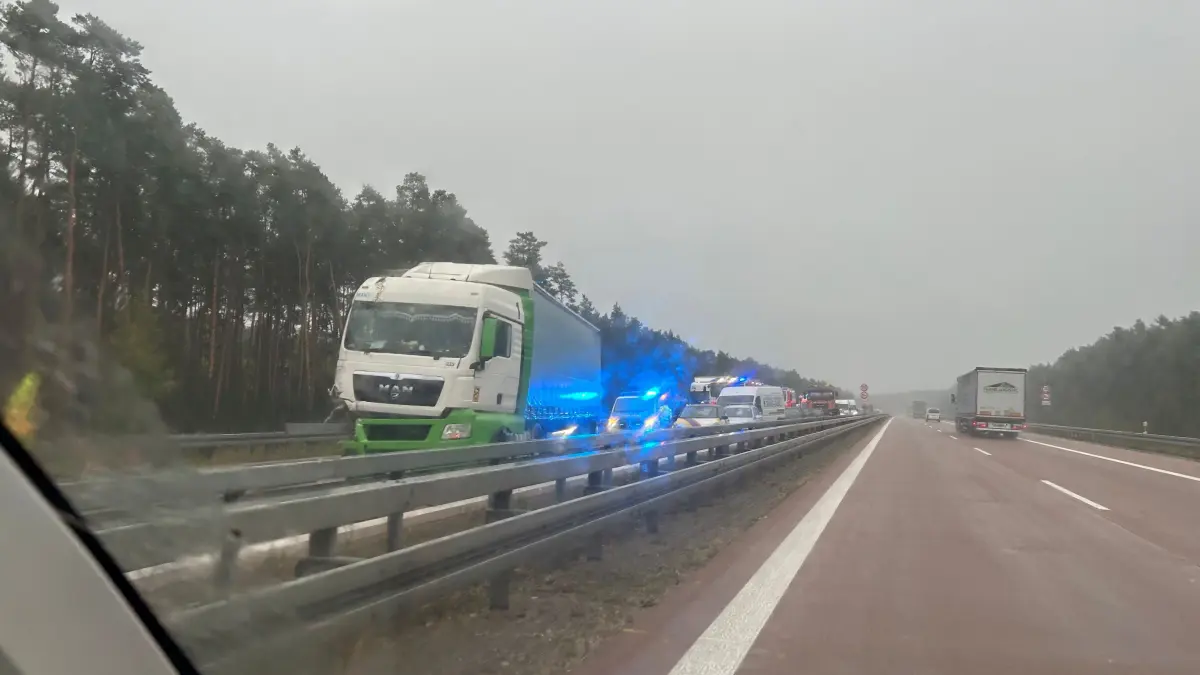Wieder hat es auf der A12 gekracht: Blick auf die Unfallstelle bei Storkow