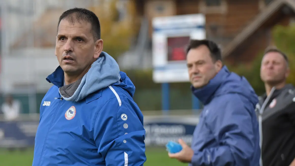 Fussball : Oranienburg ORAFOL - Arena, Fussball Landespokal Brandenburg, Oranienburger FC - FSV Luckenwalde, Trainer Enis Djerlek vor Co. Trainer Imre Kalman
FOTO BENK 11.10..2025