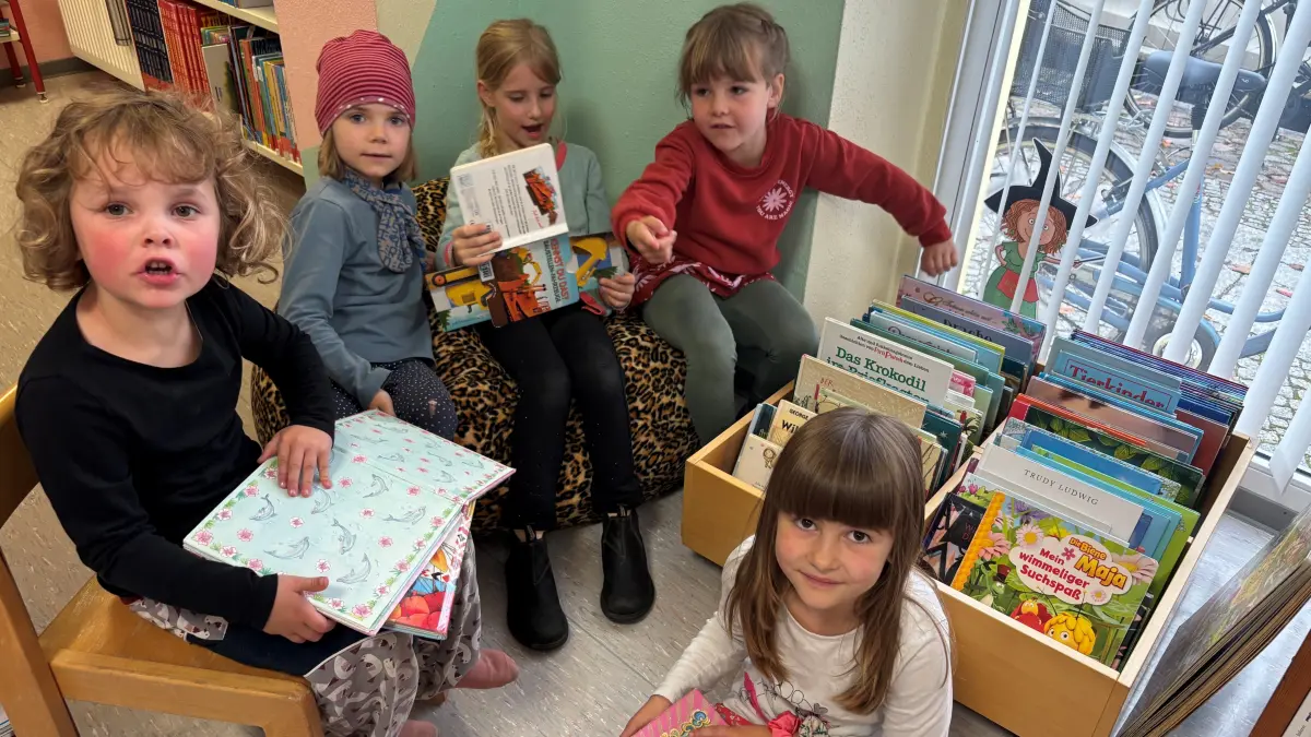 Kinder brauchen Bücher: In der Stadtbibliothek Angermünde wächst die junge Leserschar. Hier gibt es viele spannende und vor allem kostenlose Angebote für Kinder und Familien.