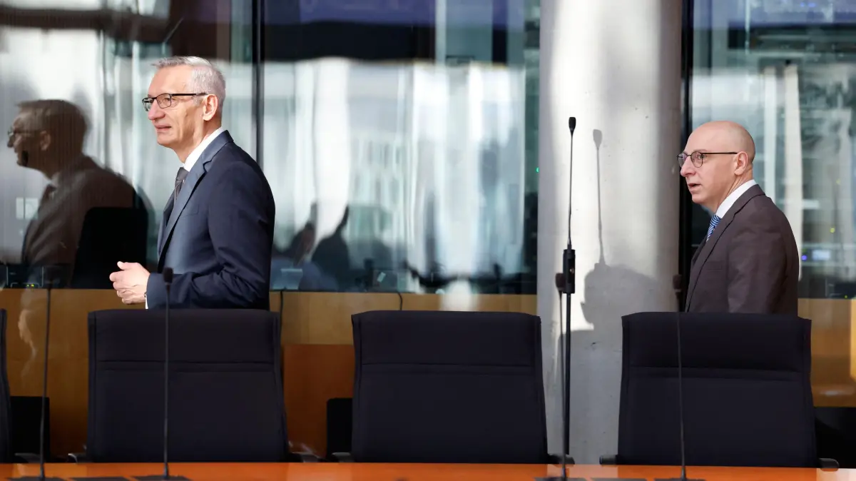 President of the Federal Intelligence Service (BND), Martin Jaeger (L) and Head of the Office for the Protection of the Constitution, Sinan Selen arrive for a hearing by a Bundestag oversight committee in Berlin, on October 13, 2025. The heads of the three federal intelligence services will speak in a public hearing in the Bundestag about current threat situations. (Photo by Odd ANDERSEN / AFP)