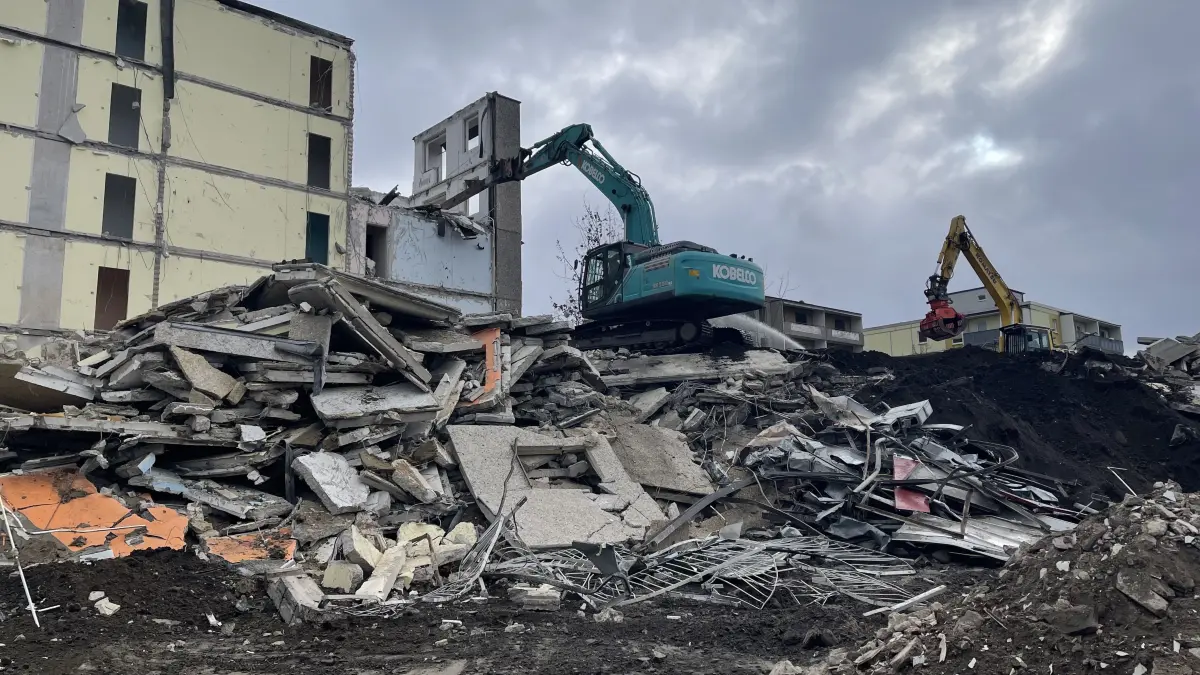 Eisenhüttenstadt wird in den kommenden Jahren weiter deutlich Einwohner verlieren. Der Abriss von Wohngebäuden, wie hier im Kastanienhof, dürfte sich weiter fortsetzen.