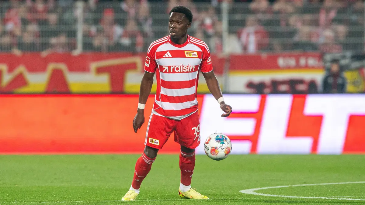 1.BL 1. FC Union - Mönchengladbach 2025/26: Fußball, Herren, Saison 2025/2026, 1. Bundesliga (7. Spieltag), 1. FC Union Berlin - Borussia Mönchengladbach, Derrick Köhn (1. FC Union Berlin), 17.10.2025, Foto: Sebastian Räppold / Matthias Koch