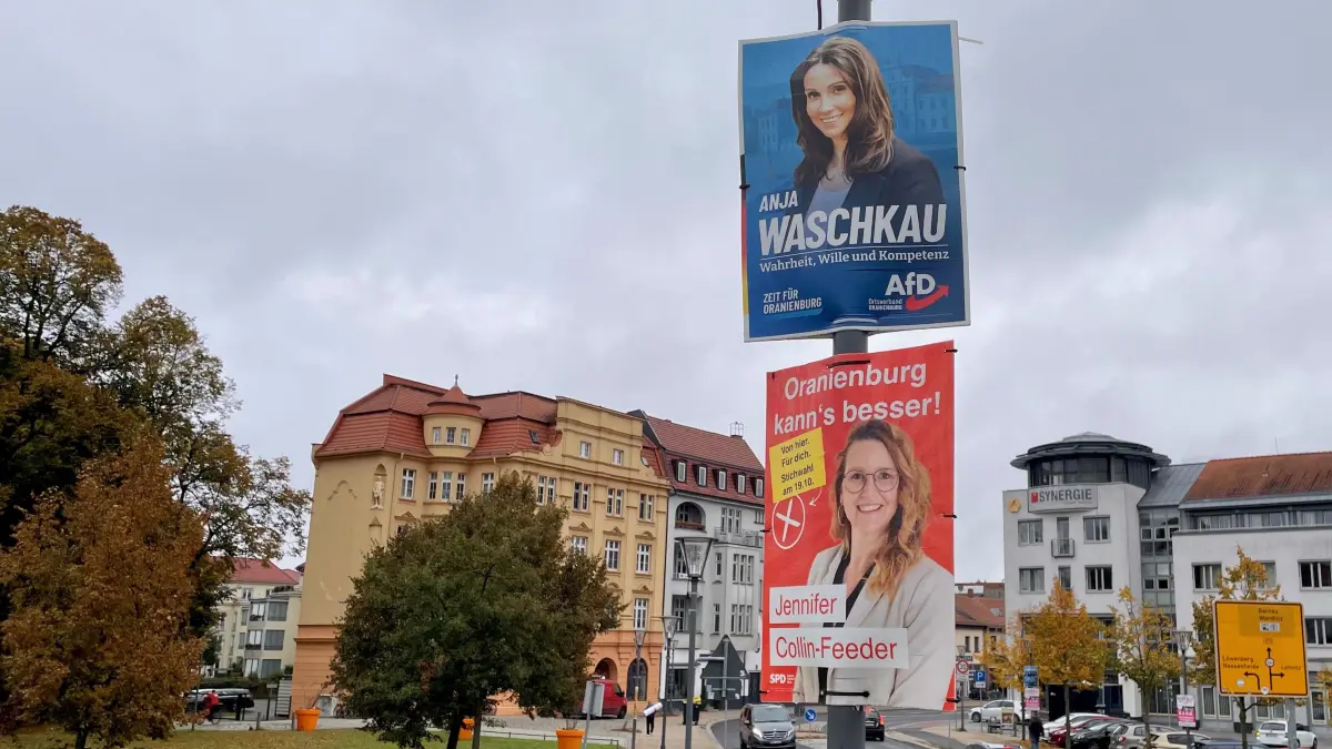 Stichwahl in Oranienburg, Bürgermeisterwahl, am 19.10.2025, Plakate von Jennifer Collin-Feeder (SPD) und Anja Waschkau (AfD)