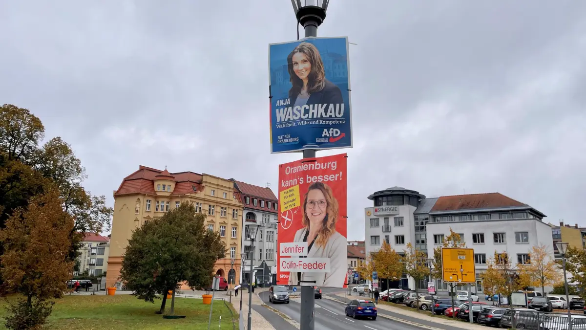 Stichwahl in Oranienburg, Bürgermeisterwahl, am 19.10.2025, Plakate von Jennifer Collin-Feeder (SPD) und Anja Waschkau (AfD)