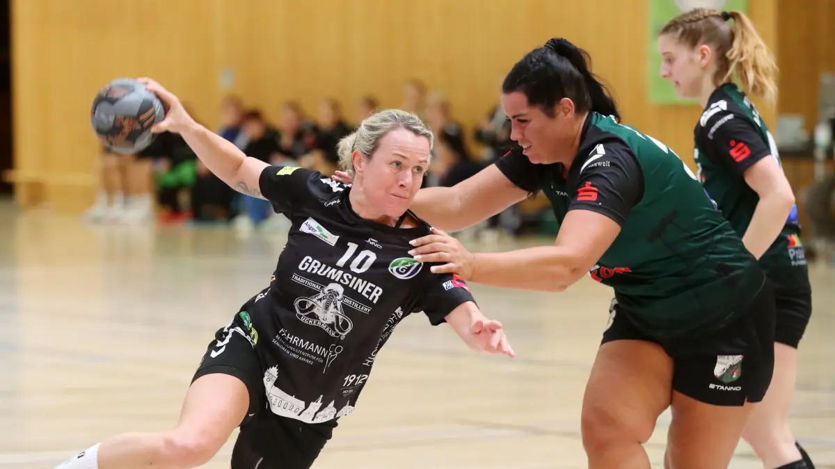 Schwedt, HB Frauen, Oberliga: SG Uckermark - MTV Altlandsberg, Eileen Reinicke (links) gegen Annika Greger