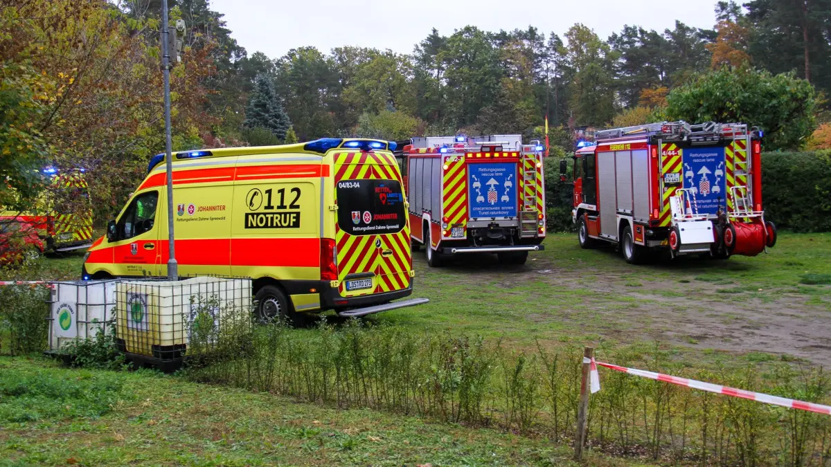 78-Jähriger stürzt kopfüber in Schacht bei Gartenarbeiten