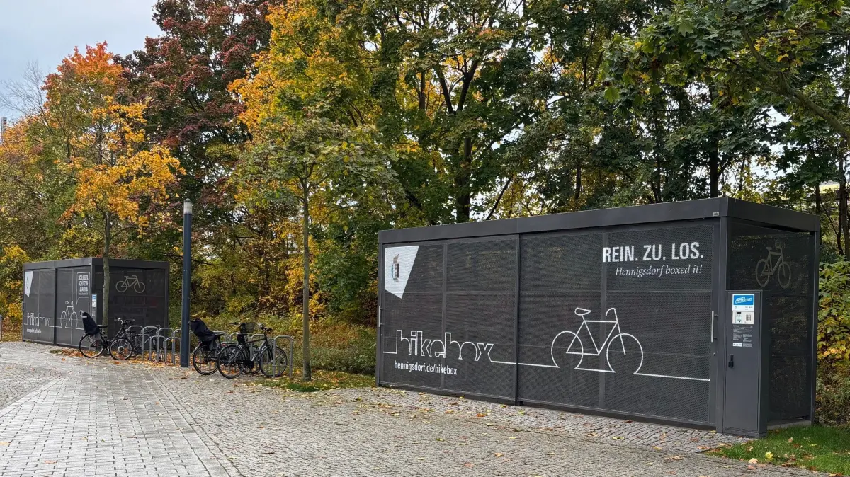 Hennigsdorf Rathausplatz Fahrrad-Boxen Fahrrrad Rad Fahrradstellplätze