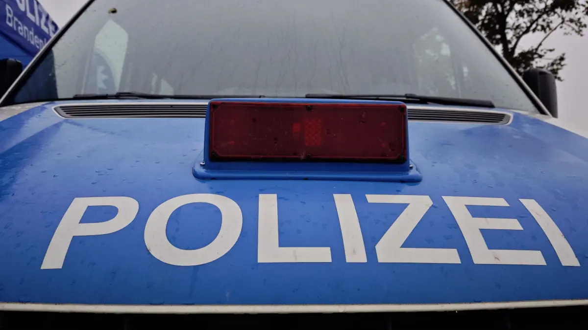 Polizei im Regen