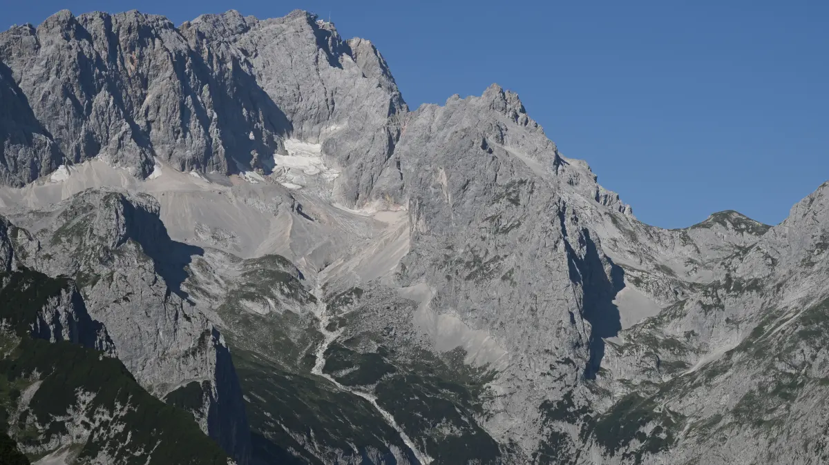 Die Zugspitze in Bayern landet auf dem 1. Platz der höchsten Berge Deutschlands.