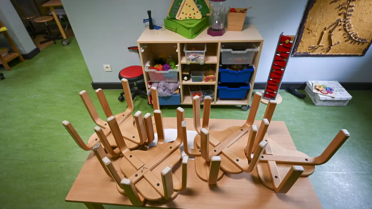 Es geht nichts mehr: In einer Kita in Herzfelde, einem Ortsteil von Rüdersdorf bei Berlin, können derzeit keine Kinder betreut werden. Das dürfte Eltern vor Probleme stellen. (Symbolbild)