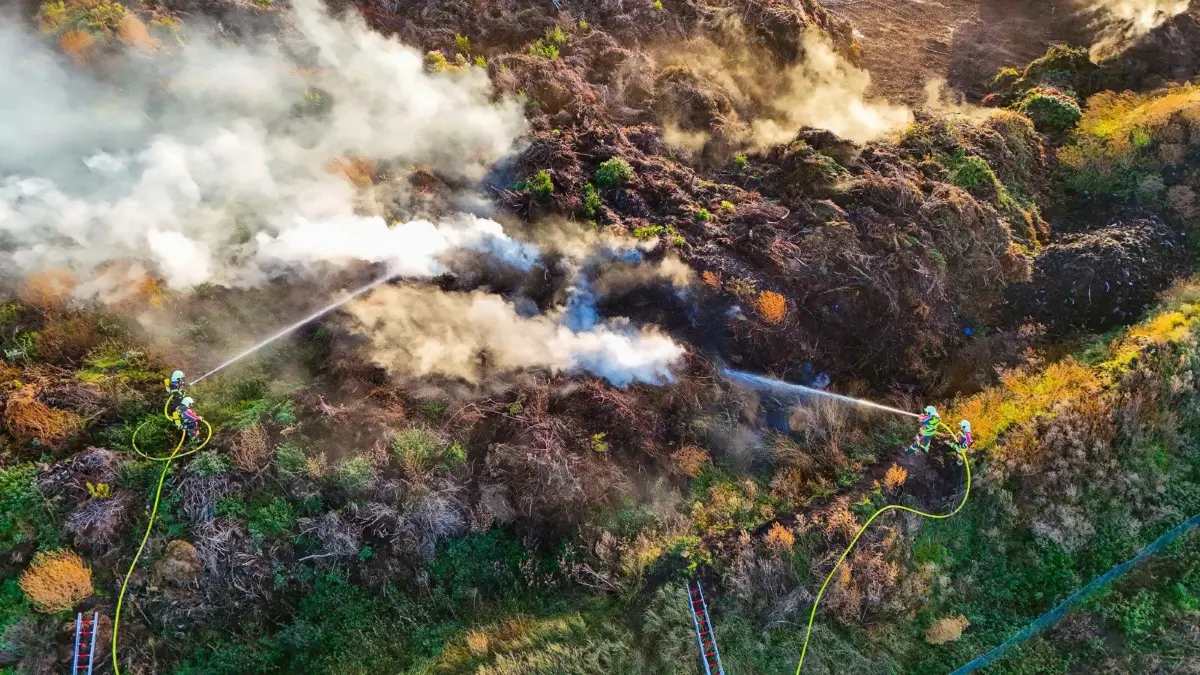 Brand in Oberkrämer: Mehrere Feuerwehren sind in Vehlefanz im Einsatz. Auch der Katastrophenschutz ist vor Ort.