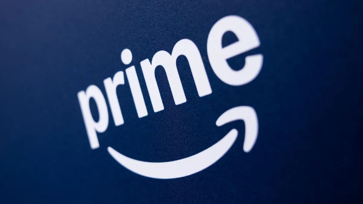 Programmpräsentation des Streaming-Dienstes Prime Video: ARCHIV - 04.06.2025, Nordrhein-Westfalen, Köln: Das Logo des Videostreamingportals Prime Video des US-amerikanischen Onlineversandhandels Amazon ist bei einem Fototermin zur Programmpräsentation "Amazon Prime Video presents Deutschland 2025" zu sehen. (zu dpa: «Gericht: Preiserhöhung für Prime-Kunden unwirksam») Foto: Rolf Vennenbernd/dpa +++ dpa-Bildfunk +++