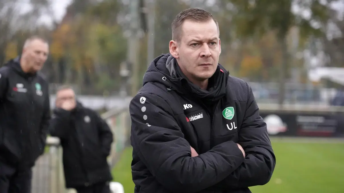 Fussball : Oranienburg ORAFOL - Arena, Fussball Brandenburgliga Punktspiel, Oranienburger FC - Grün-Weiss Ahrensfelde, Trainer Uwe Lehmann
FOTO BENK 01.11.2025