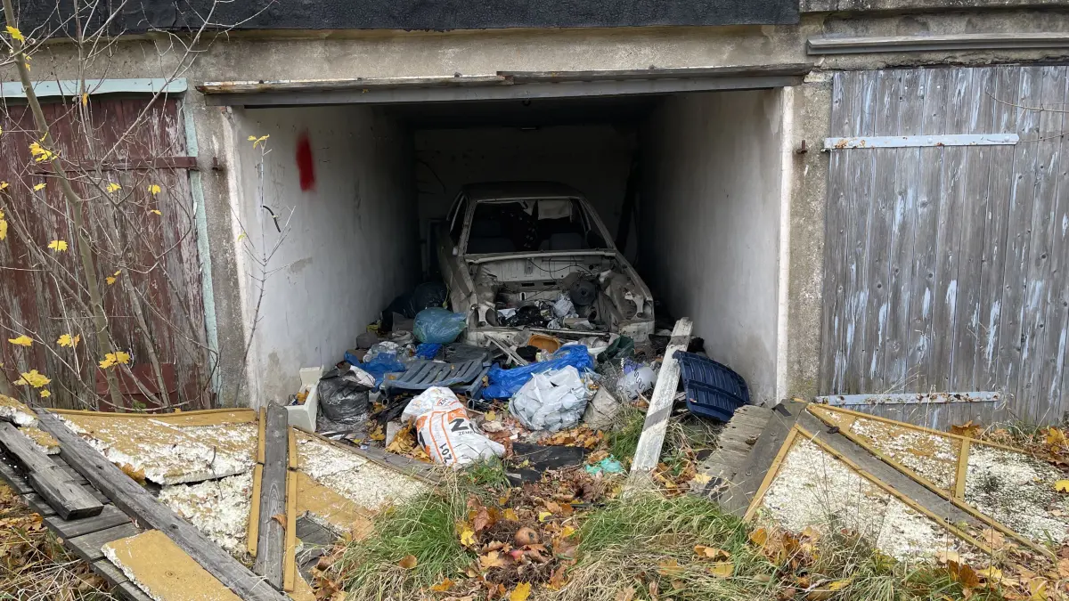 Leerstehende Garagen, die zugemüllt werden, werden zu einem immer größeren Problem in Eisenhüttenstadt.
