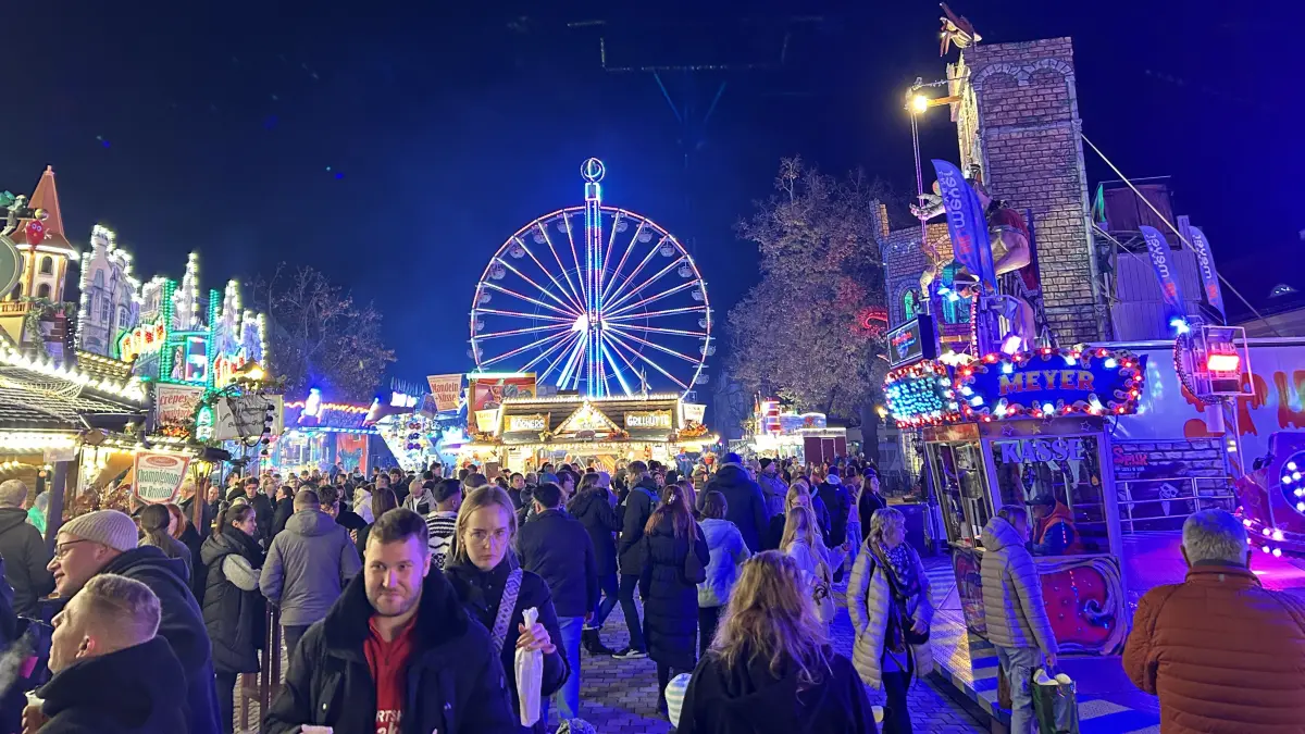 Der Martinimarkt in Neuruppin lockt jährlich an die 200.000 Besucher an.