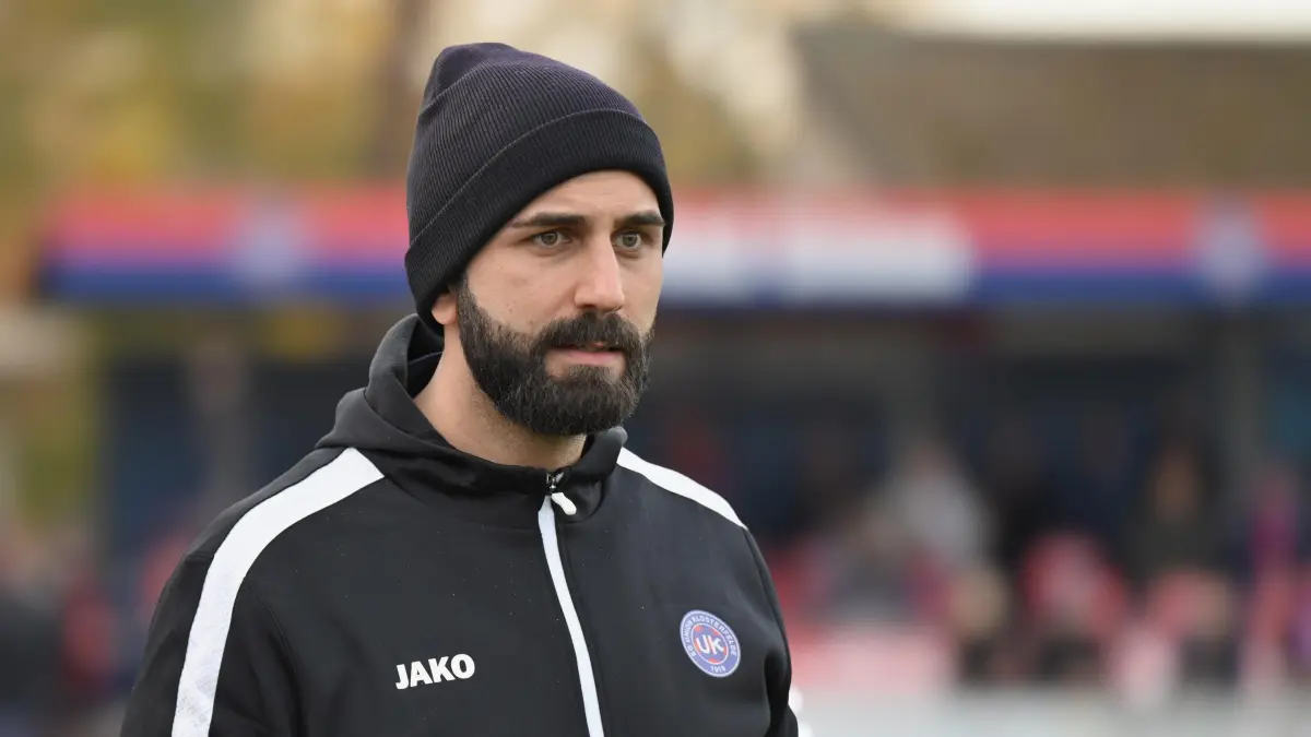 Fussball : Klosterfelde, Fussball Oberliga Nord Punktspiel, Union Klosterfelde - Croatia Berlin, Trainer Mesut Özcan
FOTO BENK 02.11.2025