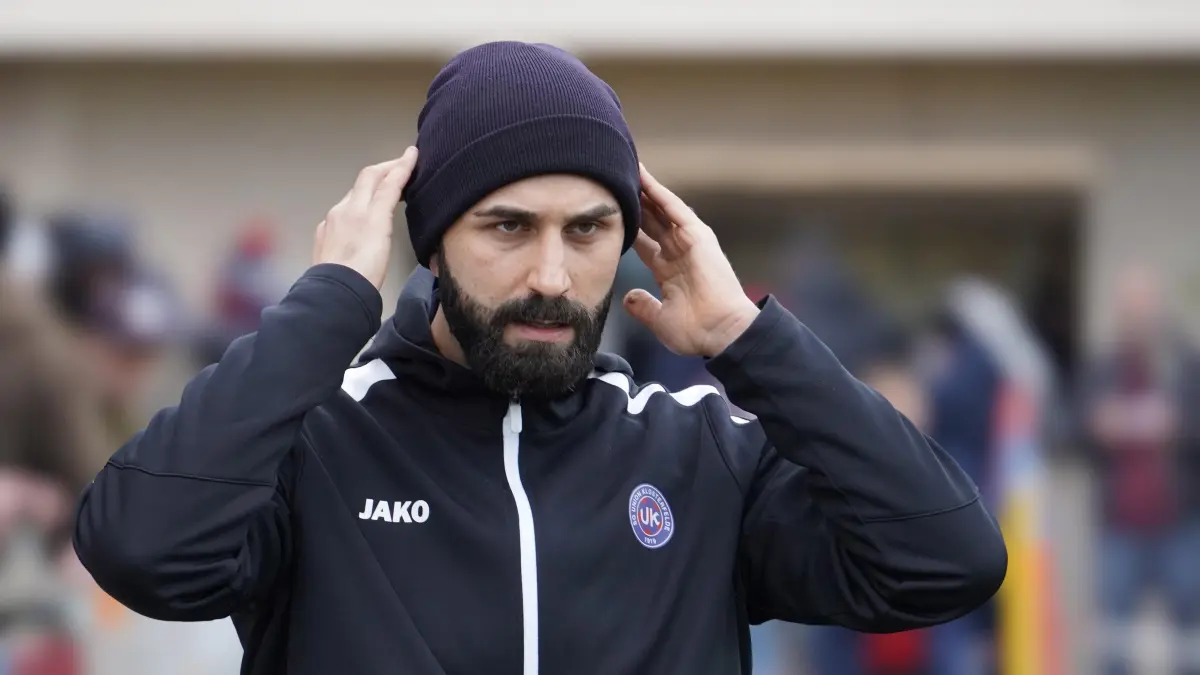 Fussball : Klosterfelde, Fussball Oberliga Nord Punktspiel, Union Klosterfelde - Croatia Berlin, Trainer Mesut Özcan
FOTO BENK 02.11.2025