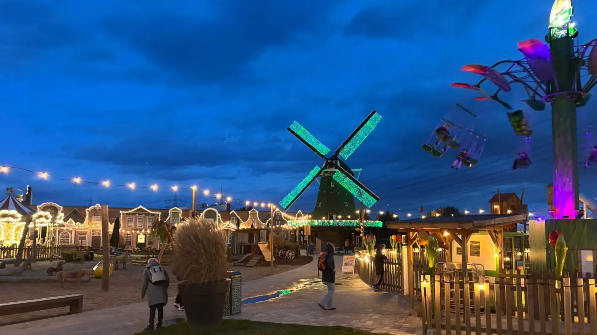 Hollandpark winterlich beleuchtet