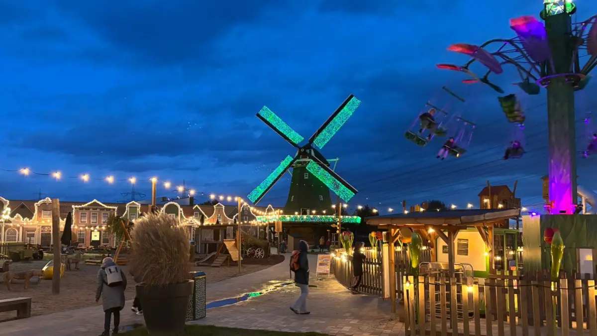 Hollandpark winterlich beleuchtet