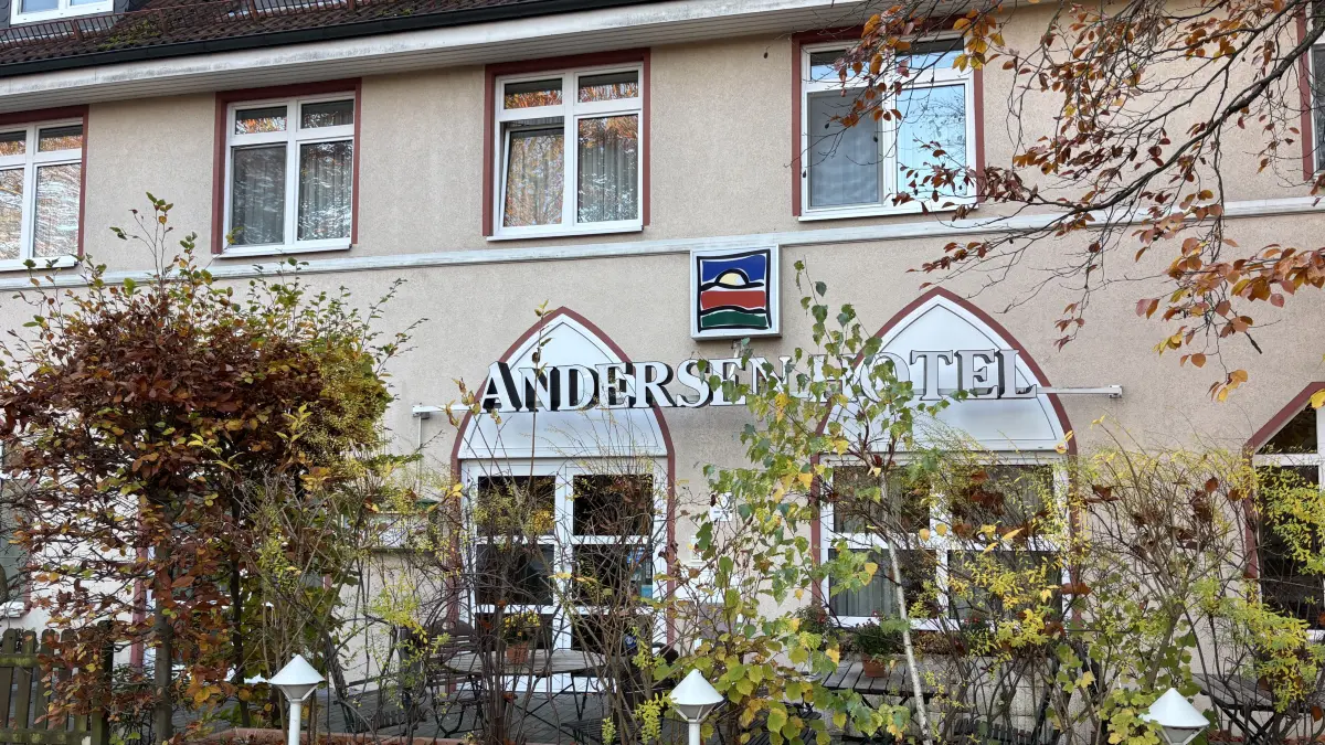Das Hotel Anderson ist beliebt. Auch die Gemeinde bucht für ihre auswärtigen Gäste dort Zimmer. Nun steht das Hotel zum Verkauf. Ob das Objekt künftig anders genutzt wird, ist offen. Es gibt verschiedene Ideen.