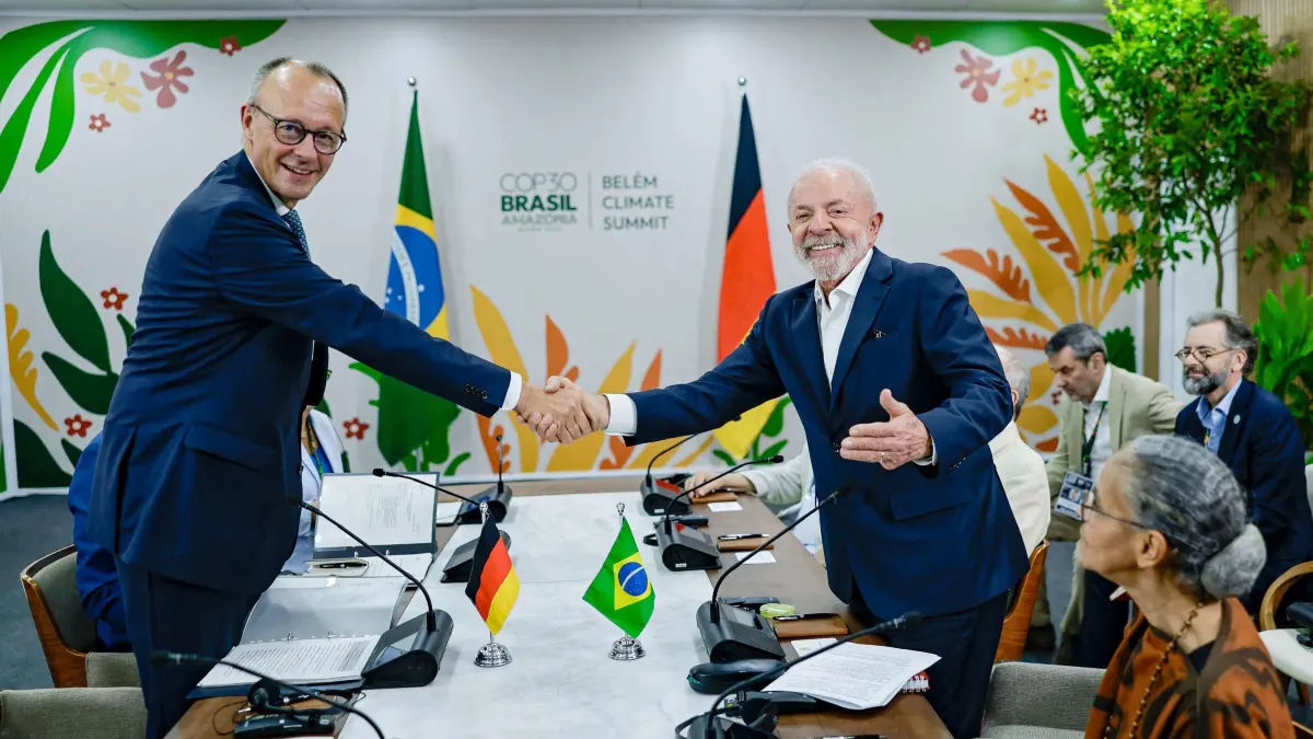 This handout photo released by the Brazilian Presidency shows Brazil’s President Luiz Inacio Lula da Silva (R) and Germany’s Chancellor Friedrich Merz posing for a photo during a bilateral meeting at the COP30 UN Climate Change Conference in Belem, Para State, Brazil on November 7, 2025. (Photo by Ricardo STUCKERT / Brazilian Presidency / AFP) / RESTRICTED TO EDITORIAL USE - MANDATORY CREDIT "AFP PHOTO / BRAZILIAN PRESIDENCY / Ricardo STUCKERT" - HANDOUT - NO MARKETING NO ADVERTISING CAMPAIGNS - DISTRIBUTED AS A SERVICE TO CLIENTS