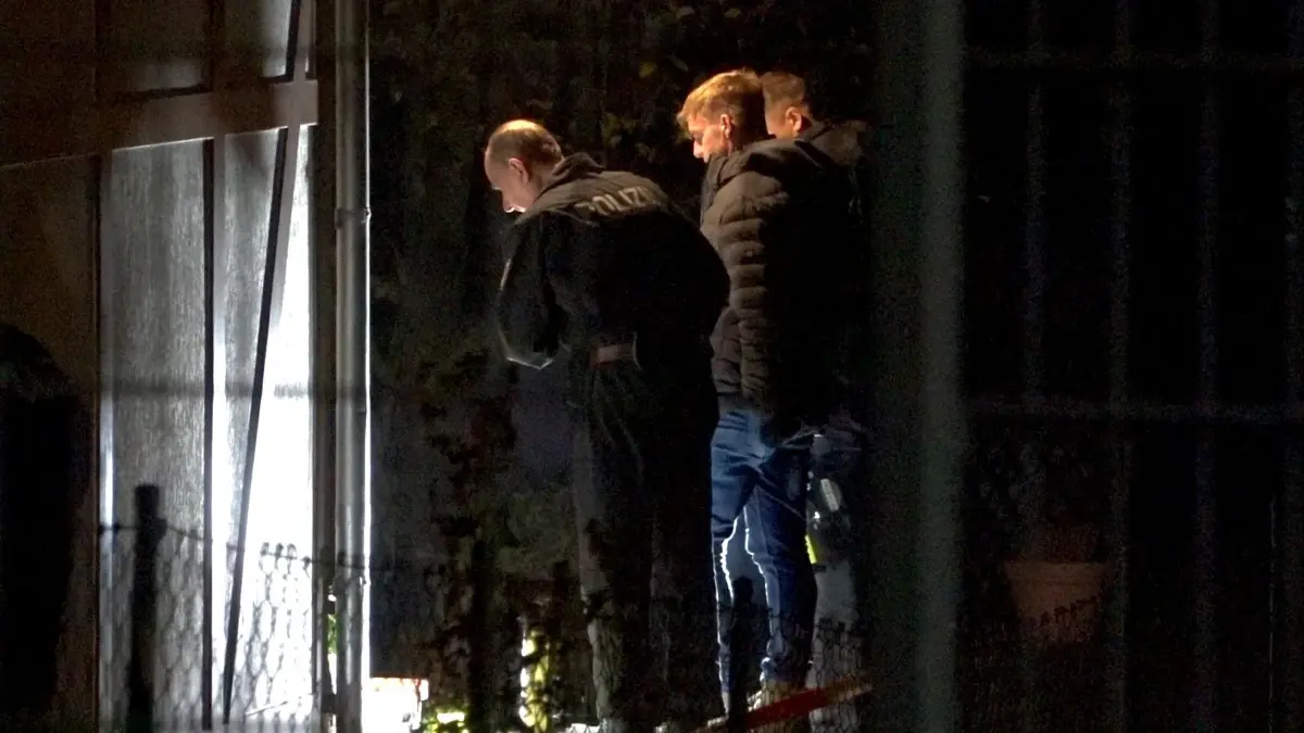 Familientragödie in Lindow: Die Polizei hat in einer Wohnung zwei Leichen entdeckt.
