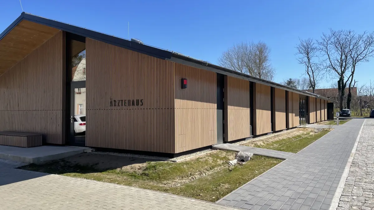 Das Ärztehaus in Friedland wurde vom Landkreis Oder-Spree errichtet. Bis dato steht der Millionenbau zur Hälfte ungenutzt.