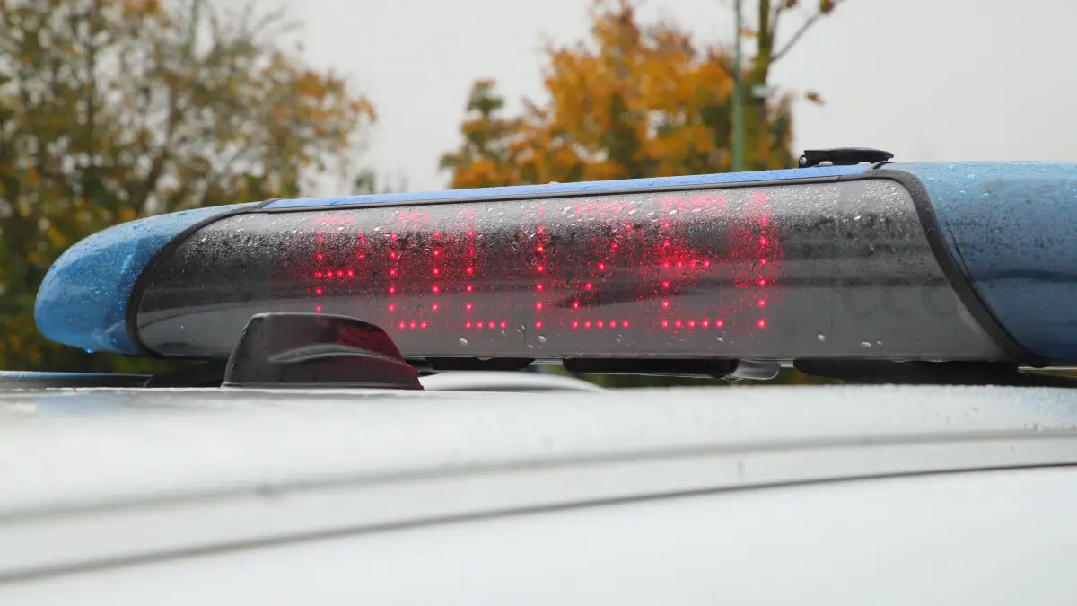 Unfall und Stau auf A12: Polizei, Rettungsdienst und Feuerwehr waren am Freitag (14. November) bei Storkow im Einsatz. (Symbolfoto)