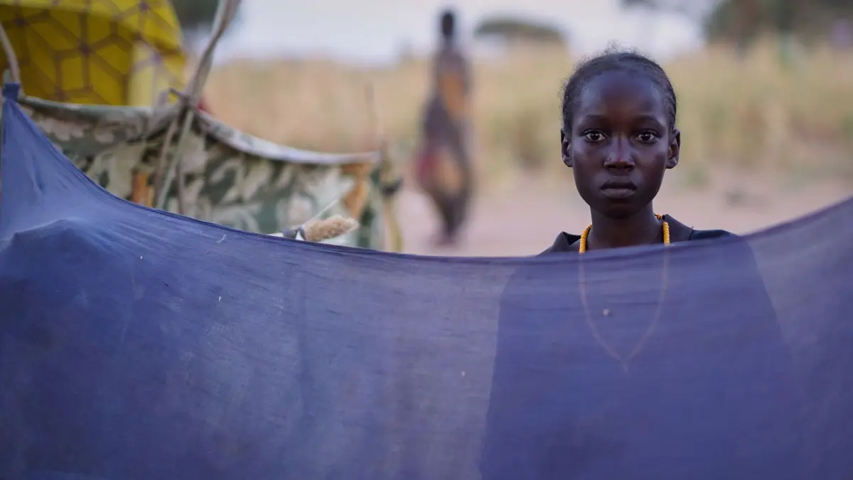Flüchtlinge im Sudan: HANDOUT - 29.10.2025, Sudan, Tawila: Dieses von UNICEF veröffentlichte Foto zeigt eine Frau aus Al-Faschir in einem Vertriebenenlager in Tawila, in dem sie Zuflucht vor den Kämpfen zwischen Regierungstruppen und der RSF gesucht hat. (zu dpa: «UN-Rat berät zu Al-Faschir – Türk wirft Welt Versagen vor») Foto: Mohammed Jammal/UNICEF/AP/dpa - ACHTUNG: Nur zur redaktionellen Verwendung und nur mit vollständiger Nennung des vorstehenden Credits +++ dpa-Bildfunk +++