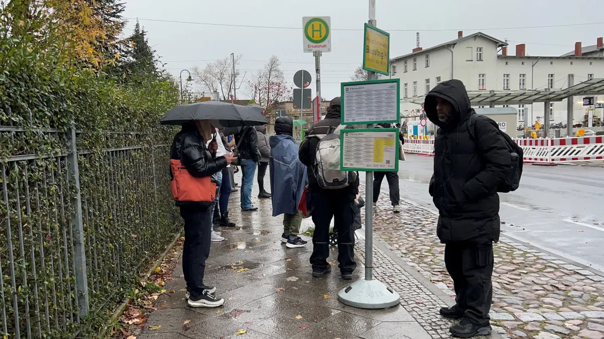 Bahnhodsplatz Bernau Haltestelle des RE3 Ersatzbusses