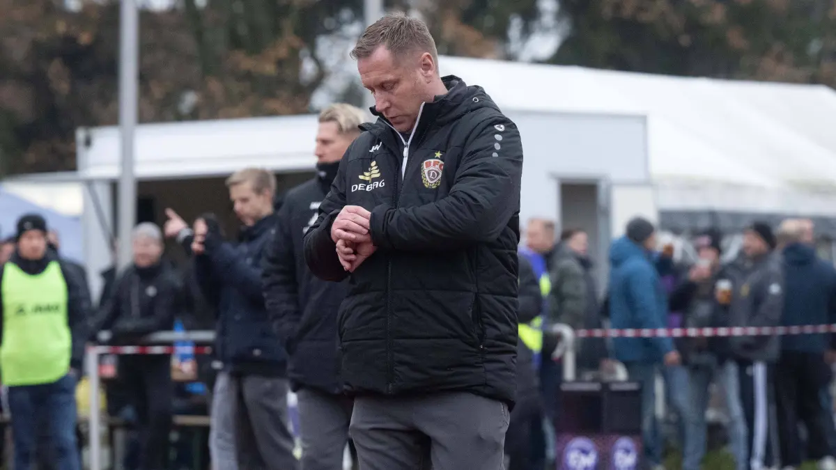 Berliner Landespokal 2025/26 (AF), Eint. Mahlsdorf - BFC Dynamo 2025/26: Fußball, Herren, Saison 2025/26, COSY-WASCH Landespokal Berlin (Achtelfinale), BSV Eintracht Mahlsdorf - BFC Dynamo, Trainer Dennis Kutrieb (BFC Dynamo), 16.11. 2025, Foto: Matthias Koch