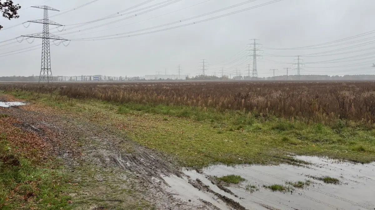 neues Gewerbegebiet in Neuenhagen, Gelände in Altlandsberger Chaussee an der A10 (in Fahrtrichtung Altlandsberg hinter der Unterführung auf der linken Seite)