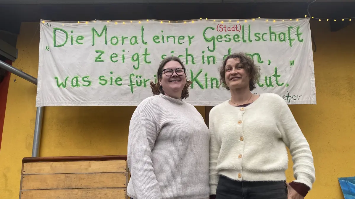 Cindy Heck (links) und Jana Witte vom Südclub-Team in Fürstenwalde kämpfen um ihre Jobs. Was ihre Arbeit ausmacht.