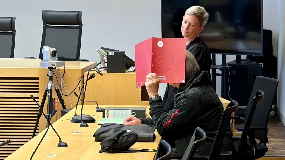Kindesmissbrauch-Prozess am Landgericht Frankfurt (Oder): Der Angeklagte mit seiner Anwältin Anna Janke