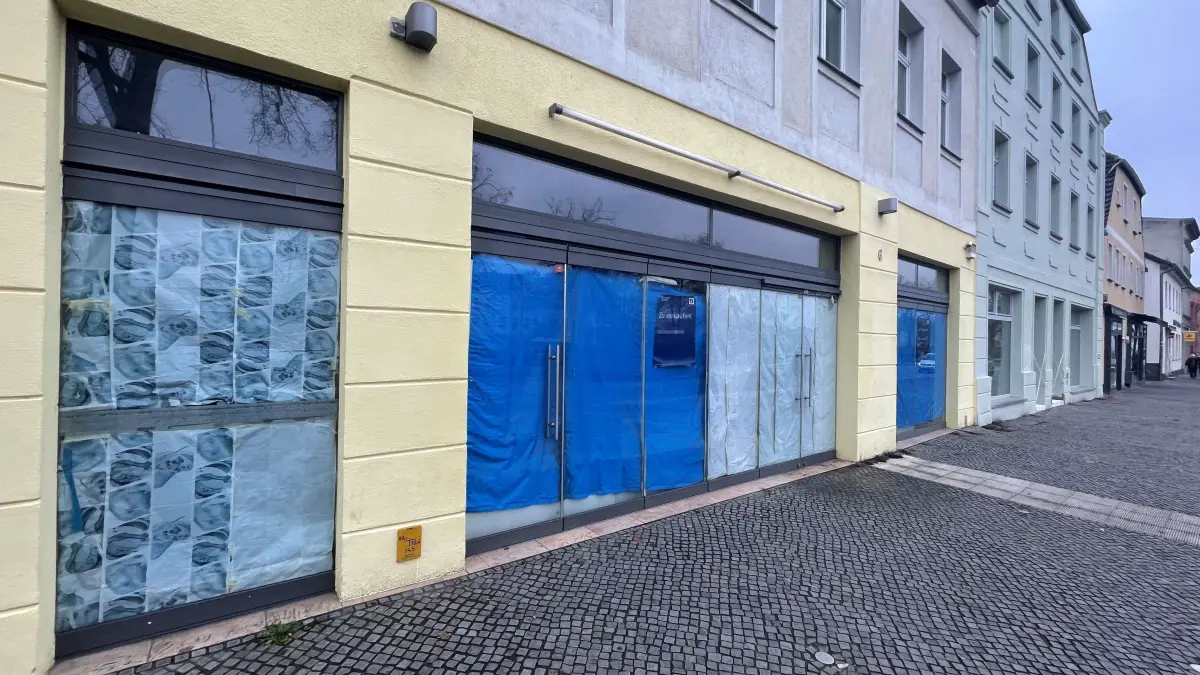 Immobilie in Oranienburg, Breite Straße 6, leer stehenden Gebäude, ehemaliges Restaurant und Café Carollis
