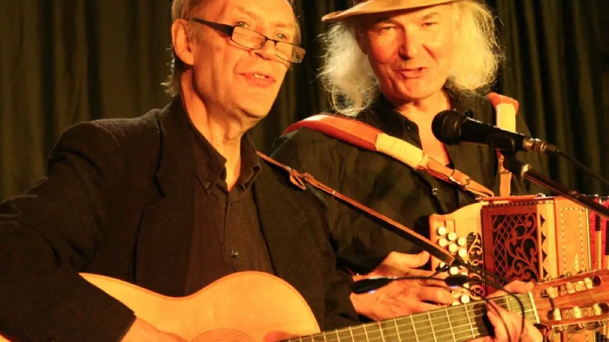 Achim Amme und Ulrich Kodjo Wendt. Ort und Datum unbekannt. Foto: Burkhard Battrau