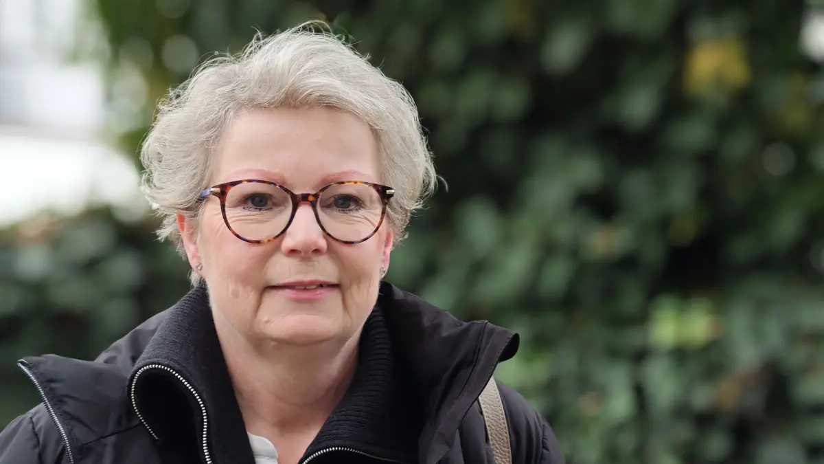 Gabriele Nagel aus Bad Saarow hat sich als freie Rednerin selbständig gemacht. Sie gestaltet nach dem Tod eines Menschen Abschiedszeremonien mit Erinnerungsreden.