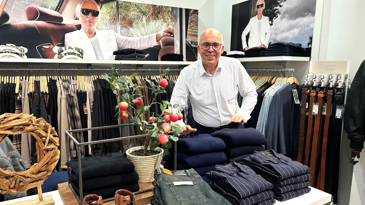 Vorreiter für Eberswalde: Tom Kräft, Mitinhaber des Modehauses Kräft & Kräft, hat seine schon 2017 getroffene Entscheidung, das Geschäft montags geschlossen zu halten, bis heute nicht bereut.