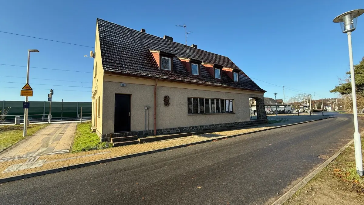 Bahnhofsgebäude Grüneberg steht zum Verkauf